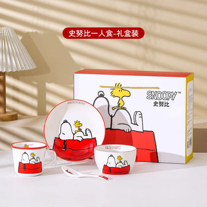 New 4 Pcs Cute Cartoon Snoopy Ceramic Tableware Gift Box Set Cup Spoon Bowl Plate Heatable Beautiful Tableware Kid Birthday Gift