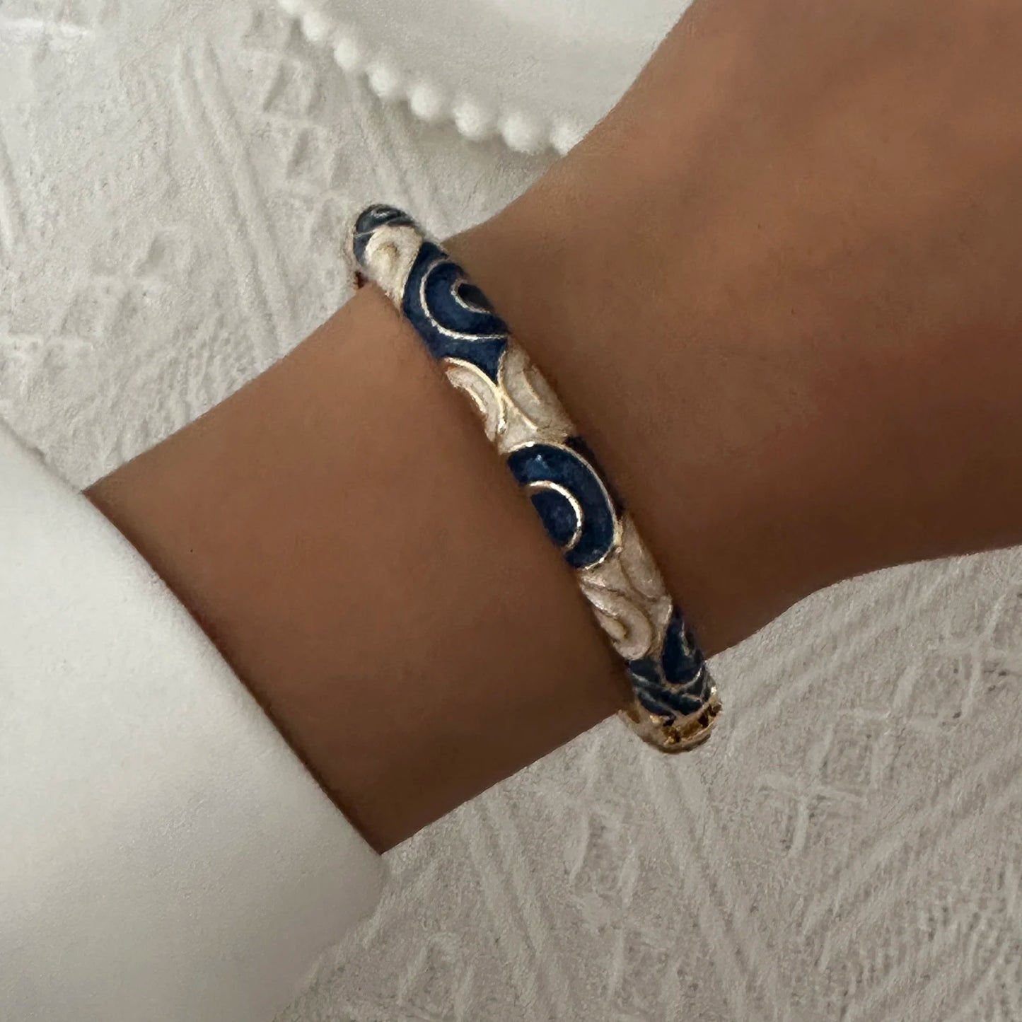 Elegant Enamel Dropped Glaze Flower Texture Bracelet For Women Retro Gold Plated Evil Eye Floral Zircon Bangle Party Jewelry