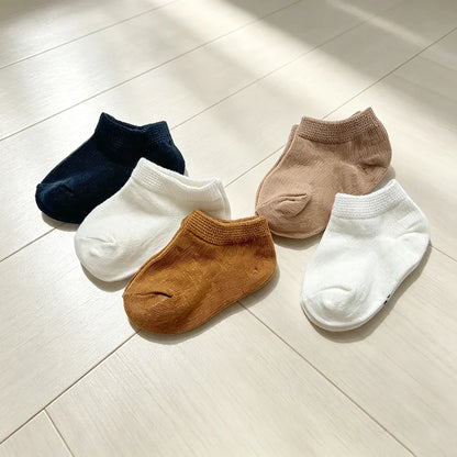 5 pairs of soft fabric baby socks in caramel color for infants and toddlers, suitable for babies aged 0-1 years, featuring boat-