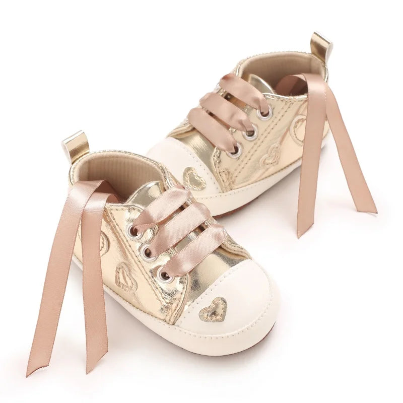 Baby Learning Walk Shoes, Silver Gold Shiny Heart Patch Baby Crib Shoes, Soft Light Cute Newborn Boys Girls Footwear 0-1 Year