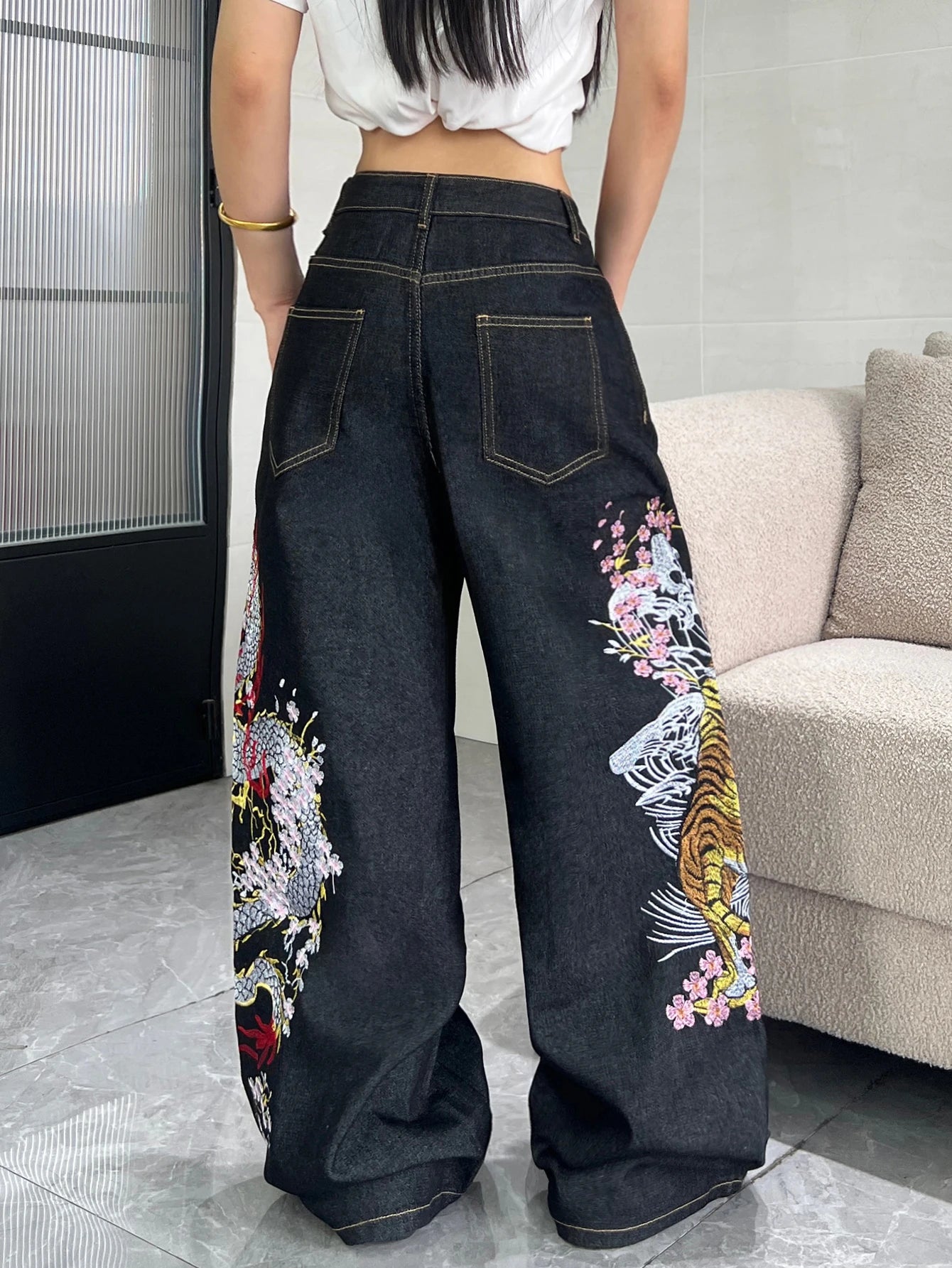 1 Pc American Retro Dragon And Tiger Embroidered Loose Jeans For Women, Street Hip-Hop Fashion Versatile Black Wide-Leg Pants