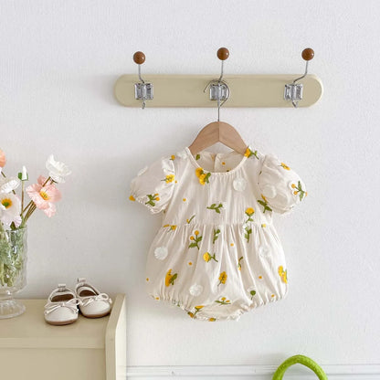 Summer baby girl embroidered three-dimensional small flower thin round neck jumpsuit, baby sweet short-sleeved jumpsuit suitable