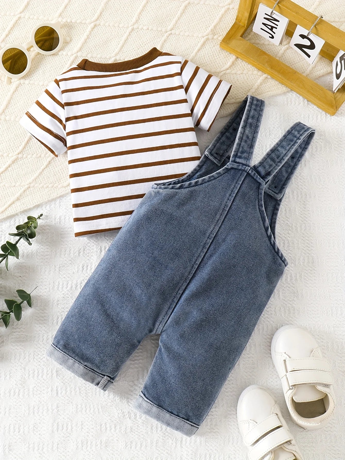 Two-Piece Set for Baby Boys: Casual and Versatile Style for Spring and Summer, Featuring a Striped Round-Neck Short-Sleeve Top and Stylish Pocket Overalls