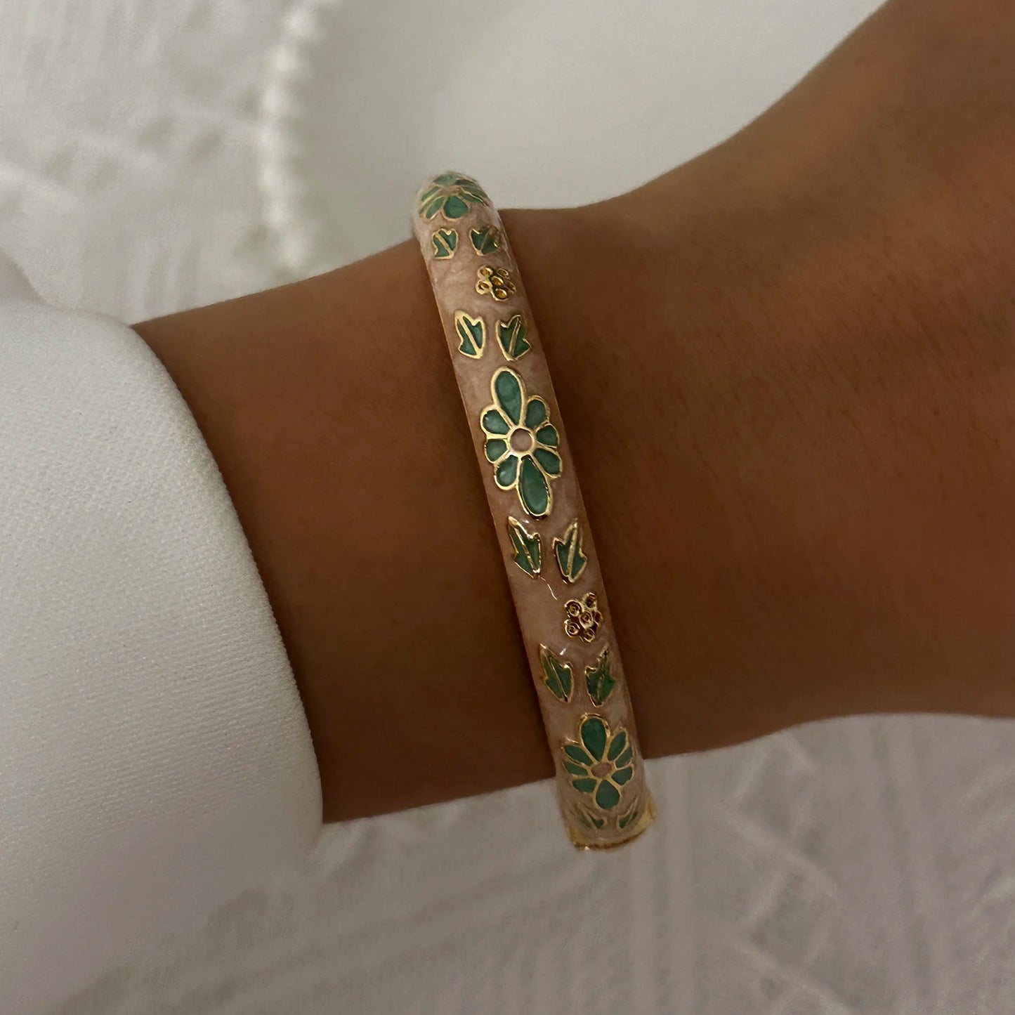 Elegant Enamel Dropped Glaze Flower Texture Bracelet For Women Retro Gold Plated Evil Eye Floral Zircon Bangle Party Jewelry