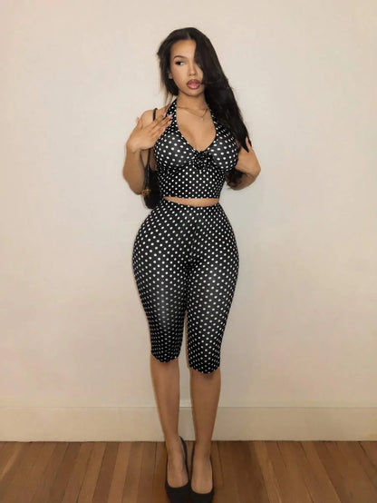 Millennial Hot Girl Polka Dot Slim-Fit Set: Halter Neck Backless Crop Top and Tight-Fitting Hip-Hugging Mid-Length Shorts That Accentuate the Figure, Two-Piece Set