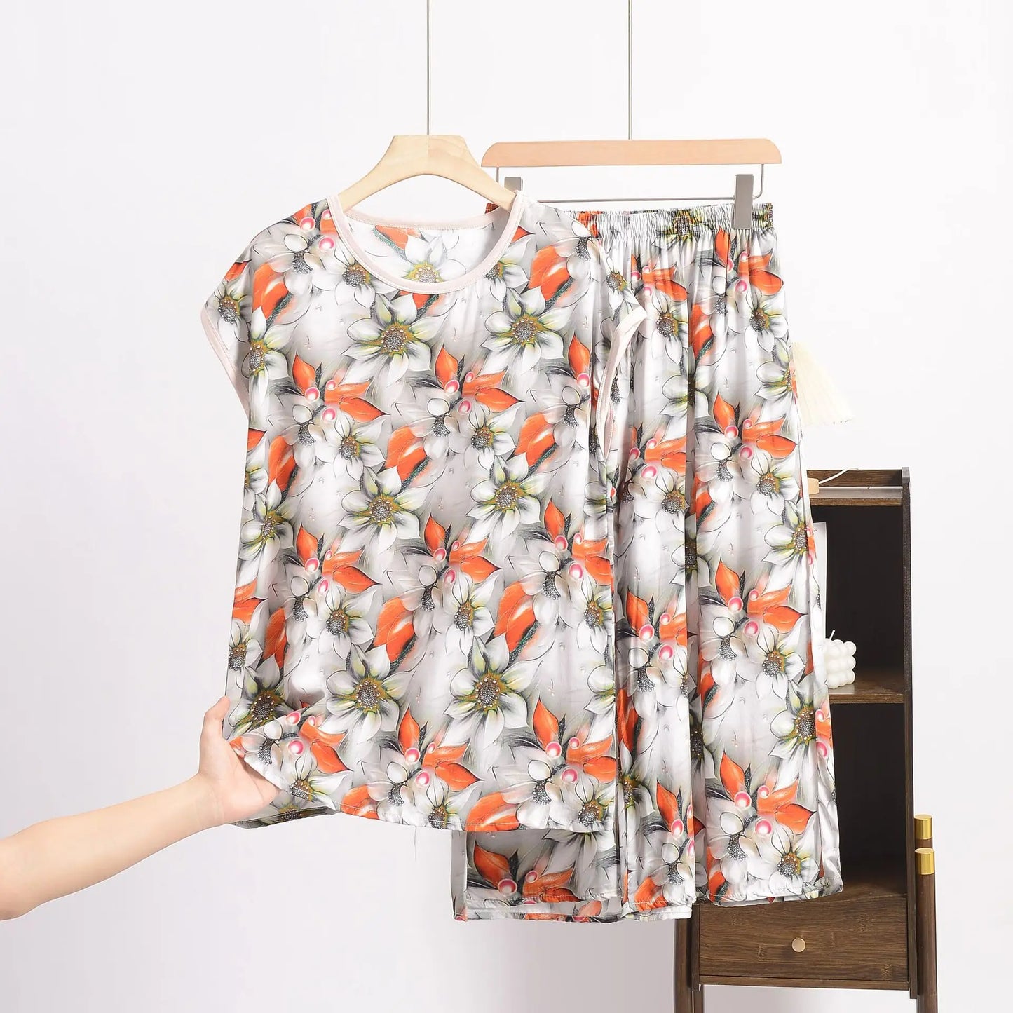 XL to 6XL Plus size Summer Pajamas set short sleeve Tshirt and Capri Pants Floral Print Loose homewear suits comfort sleepwear
