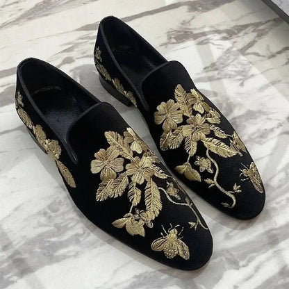 2026 New Loafers Men Fashion Black Imitation Suede Gold Embroidery Flower Business Casual Shoes Sapatos Para Hombre