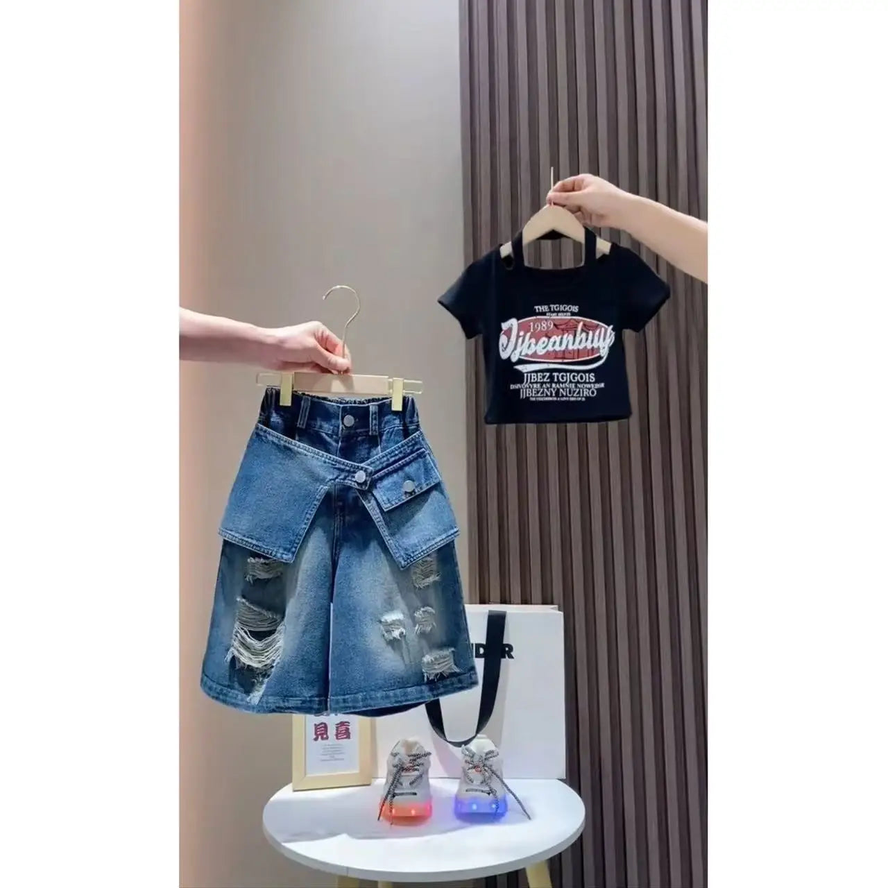 Girls' Set 2026New Mid sized Children's Short sleeved T-shirt Children's Fashionable Girls' Cowboy Five point Shorts 2 piece Set
