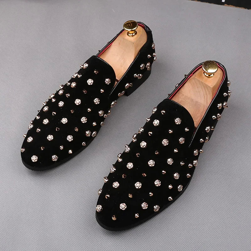 New Luxury Designer Men‘s British Pointed Punk Rivet Oxford Formal Male Shoes Men Man Wedding Prom Homecoming Shoes for Men