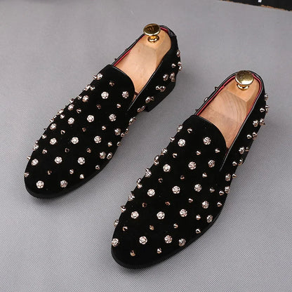 New Luxury Designer Men‘s British Pointed Punk Rivet Oxford Formal Male Shoes Men Man Wedding Prom Homecoming Shoes for Men