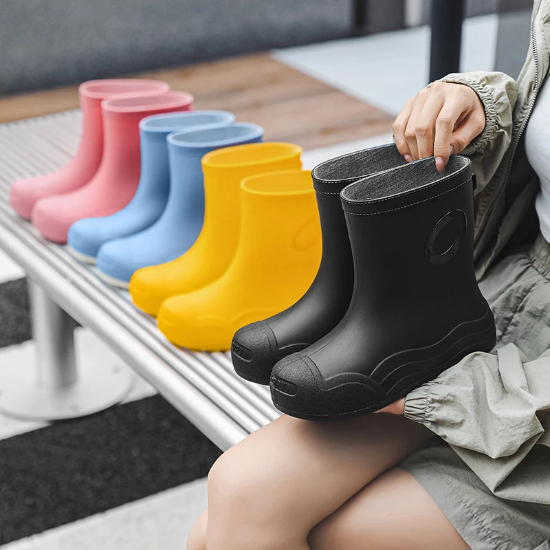 Lightweight rain boots for women, mid tube Japanese rain boots, anti slip, waterproof, wear-resistant thick soled rubber shoes,
