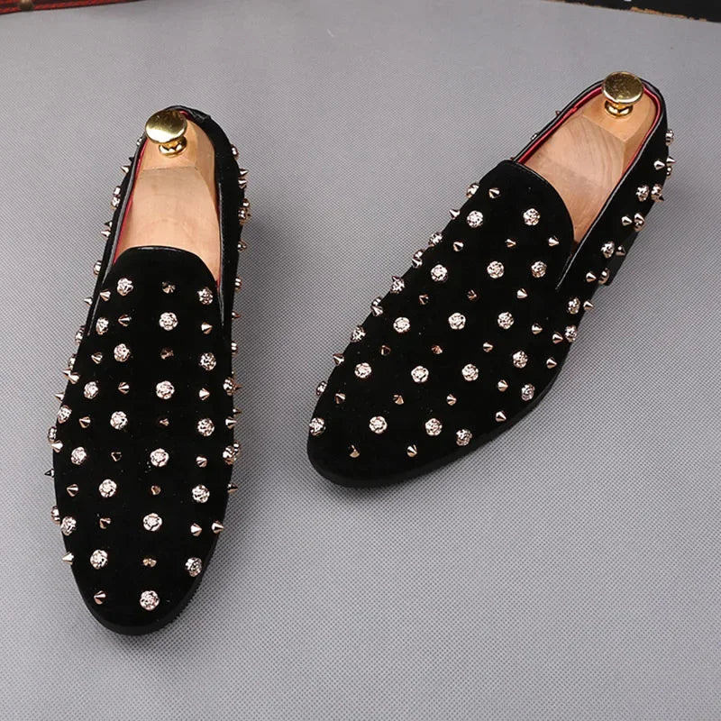New Luxury Designer Men‘s British Pointed Punk Rivet Oxford Formal Male Shoes Men Man Wedding Prom Homecoming Shoes for Men