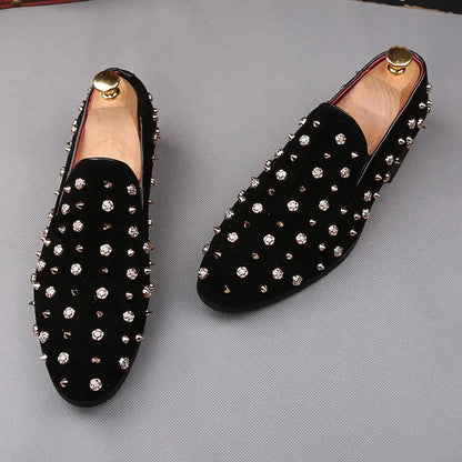 New Luxury Designer Men‘s British Pointed Punk Rivet Oxford Formal Male Shoes Men Man Wedding Prom Homecoming Shoes for Men