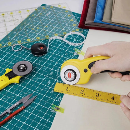 25PCS Rotary Cutter Set Quilting Kit 45mm Fabric Cutter with Blades & A4 Cutting Mat & Craft Knife Set & Sewing Clips for Sewing