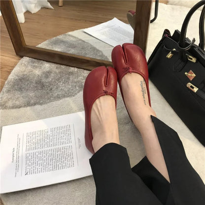 2026 New Women's Split-Toe Tabi Flats, Soft Leather Slip-On Ballet Shoes, Comfortable Casual Daily Wear Flat Shoes for Ladies