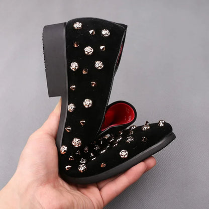 New Luxury Designer Men‘s British Pointed Punk Rivet Oxford Formal Male Shoes Men Man Wedding Prom Homecoming Shoes for Men