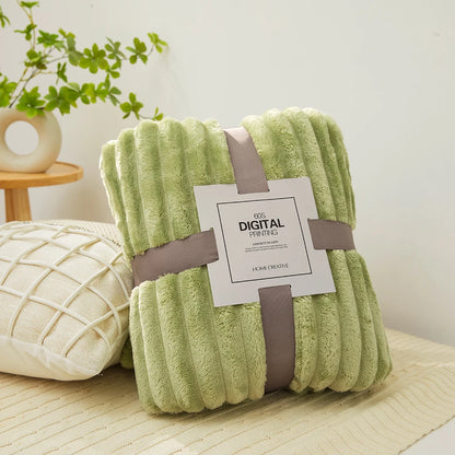 1pc Fluffy Coral Velvet Blanket Air-Conditioned Flannel Plush Comfortable Thickened and Warm Soft Plush Throw Blanket Bed Cover
