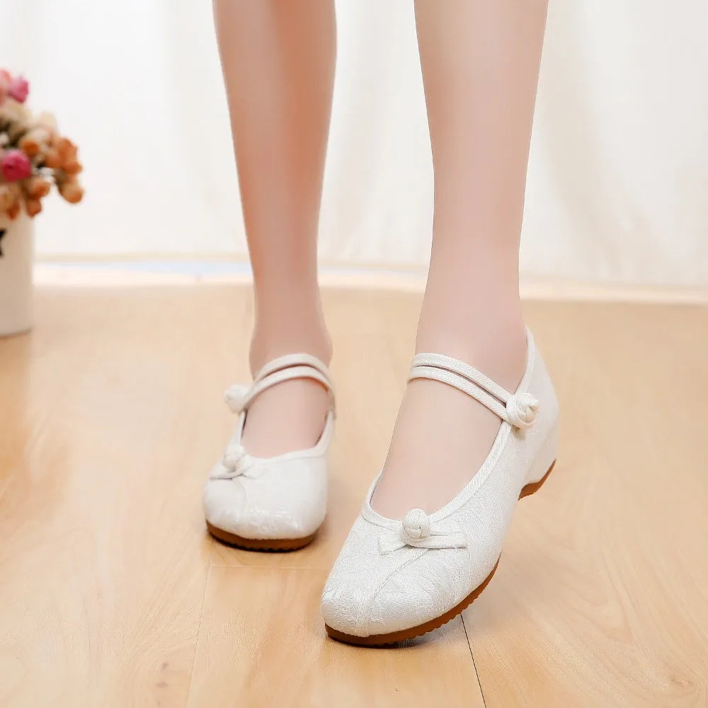 Embroidery Old Beijing Cloth Shoes Streetwear Embroidery Casual Vintage Cheongsam Autumn Sneakers Women Shoes Ethnic Style