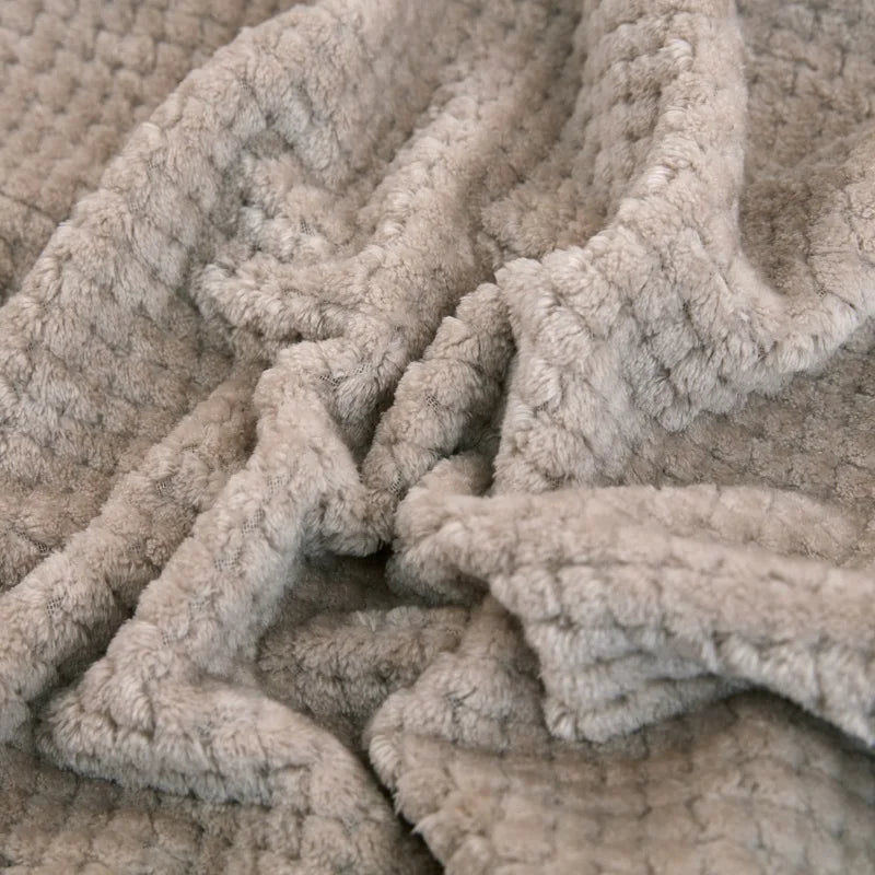 Fluffy Coral Velvet Blanket Flannel Plush Comfortable Thickened and Warm Soft Sofa Throw Blanket for Air-Conditioned Room Luxury