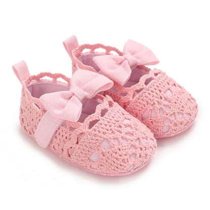 Cute and classic pink themed casual flat shoes for baby girls, soft and comfortable baby walking shoes for 0-18 months