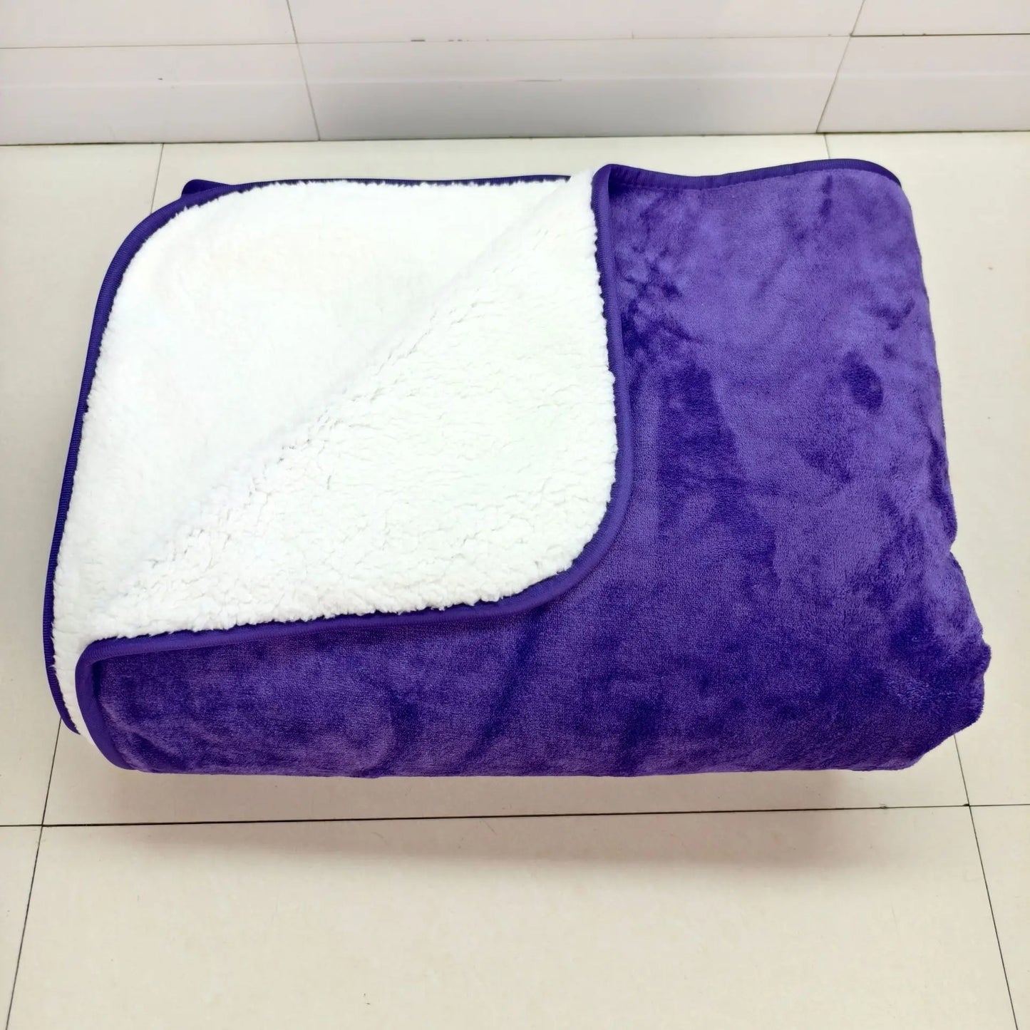Soft Flannel Pet Blanket Waterproof Splash Resistant Comfortable Blanket for Pet and Couple