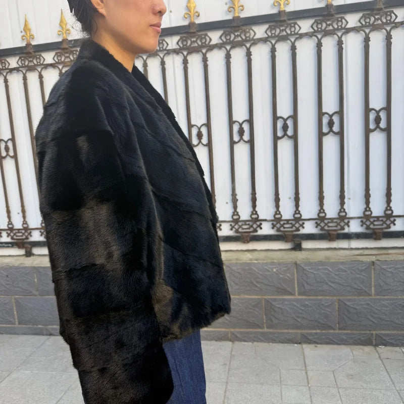 Real mink fur material, women's coat, V-neck design, short high-quality women's jacket