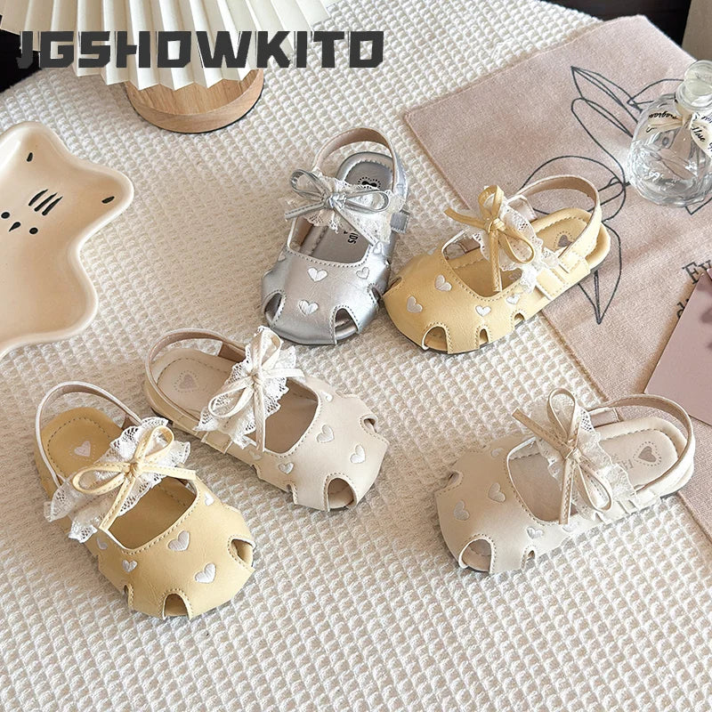 JGSHOWKITO Summer Children Heart Hollow Out Sandals Closed Toe Kids Wedding Party Shoes with Lace Bow Casual Girls Flat Sandals