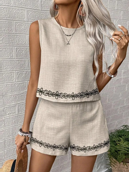 Spring and Summer Fashion Floral Print Sleeveless T-Shirt + Floral Shorts Two-Piece Set, Suitable for Daily Wear, Parties, and Vacation Outfits