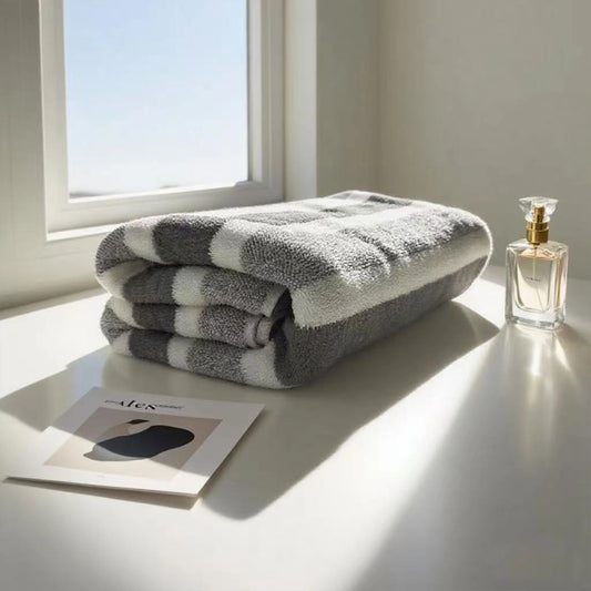 1-Pack Thick Bath Towel, Strong Water Absorption and Quick Drying, Non Shedding, Durable - Very Suitable for Families