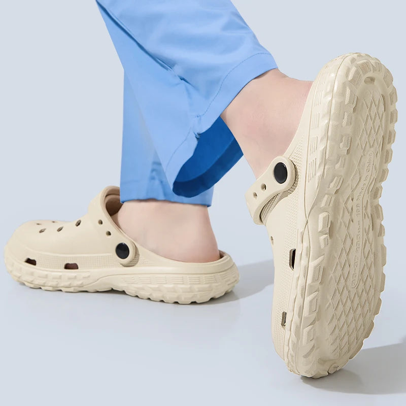 Women and Men's Hole Shoes Summer Non-Slip Outdoor Sandals Closed Toe Shit Feeling Beach Slippers Thick Bottom Soft Bottom