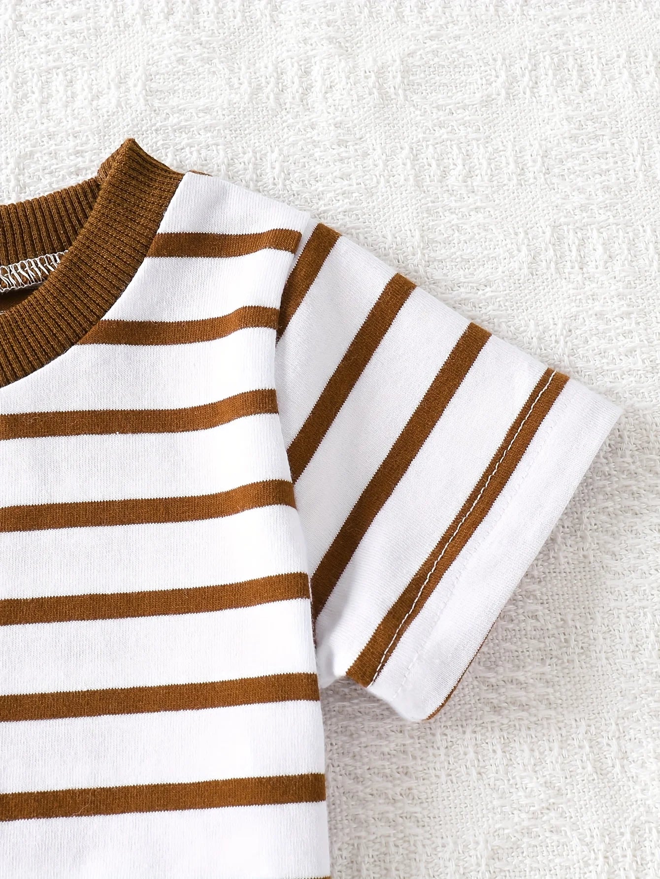 Two-Piece Set for Baby Boys: Casual and Versatile Style for Spring and Summer, Featuring a Striped Round-Neck Short-Sleeve Top and Stylish Pocket Overalls