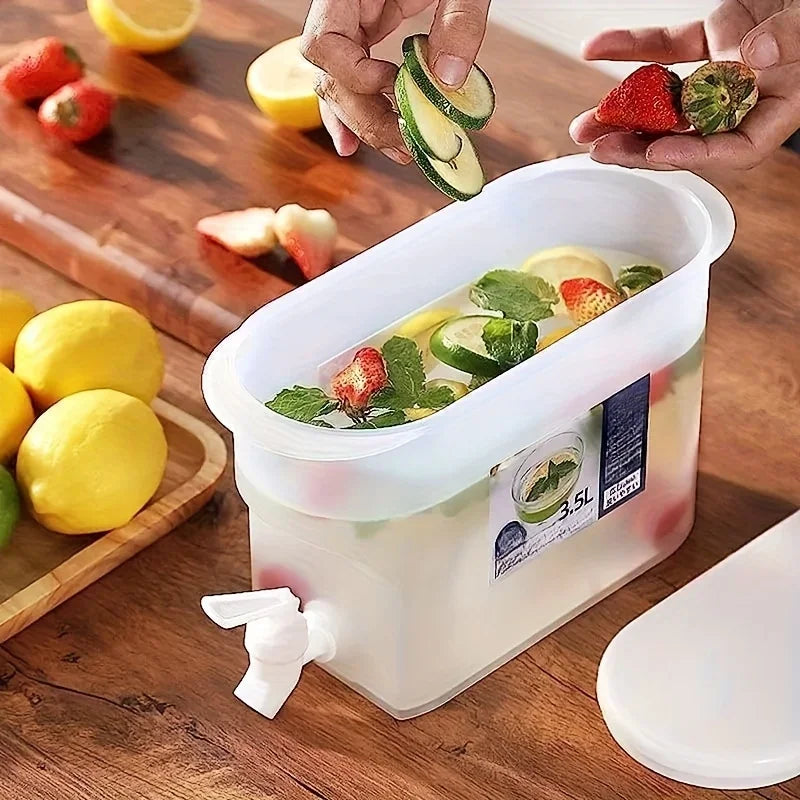 Large Capacity Refrigerator Beverage Dispenser with Spout, Easy Pour Spout, Great for Ice Lemonade, Fruit Teapot /Water Bottle