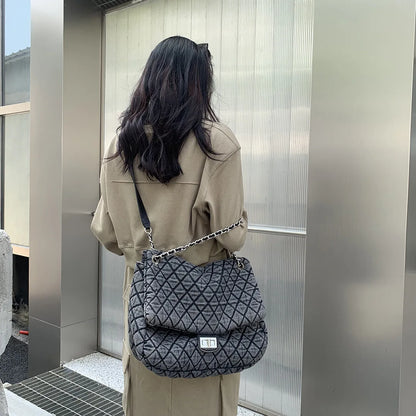 Embroidered lattice wash cloth large capacity leisure shoulder bag rhombus middle chain crossbody bag