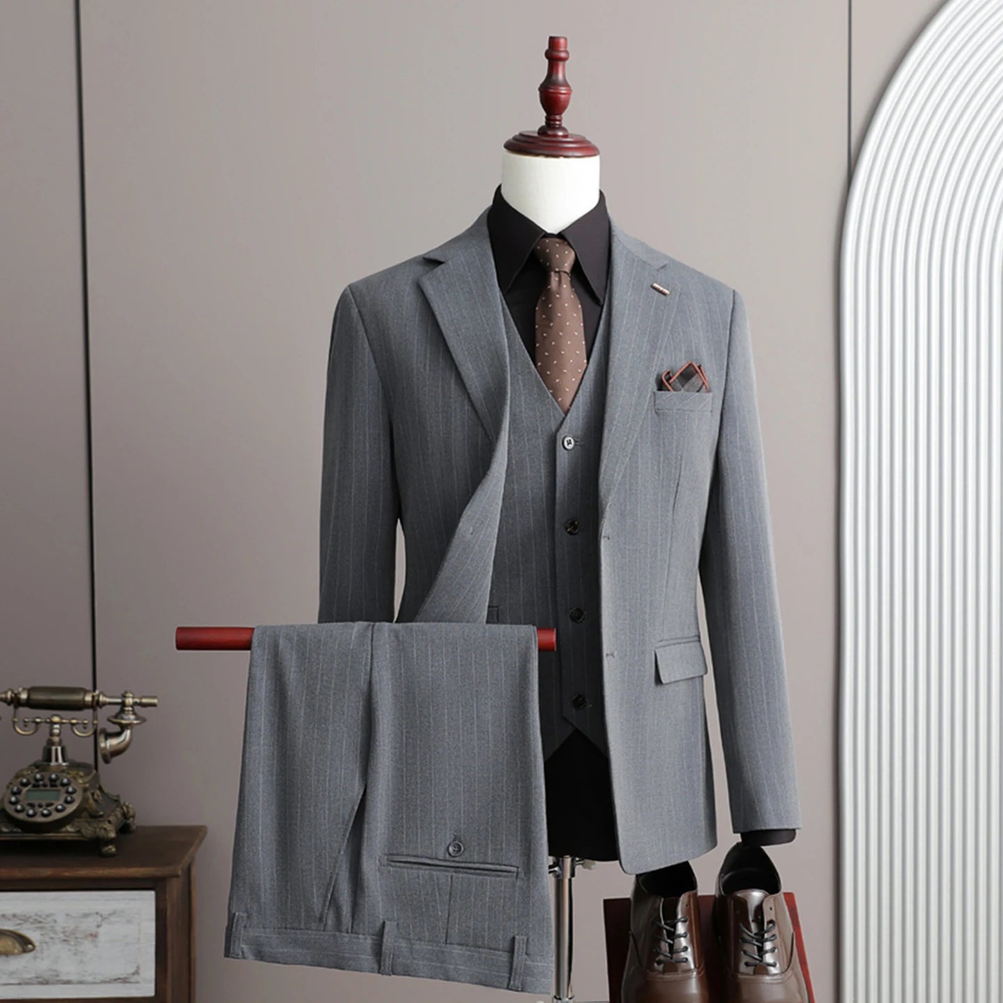 A Stylish and Cool Striped Casual Business Three-Piece Suit Set for the Autumn of 2025, a High-Quality Wedding Suit