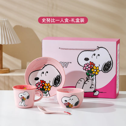 New 4 Pcs Cute Cartoon Snoopy Ceramic Tableware Gift Box Set Cup Spoon Bowl Plate Heatable Beautiful Tableware Kid Birthday Gift