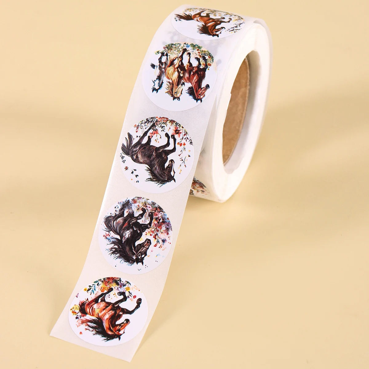 500pcs Horse Themed Round Stickers Gift Sealing Decals DIY Scrapbook Notebook Phone Stickers Holiday Decoration Supplies Gifts