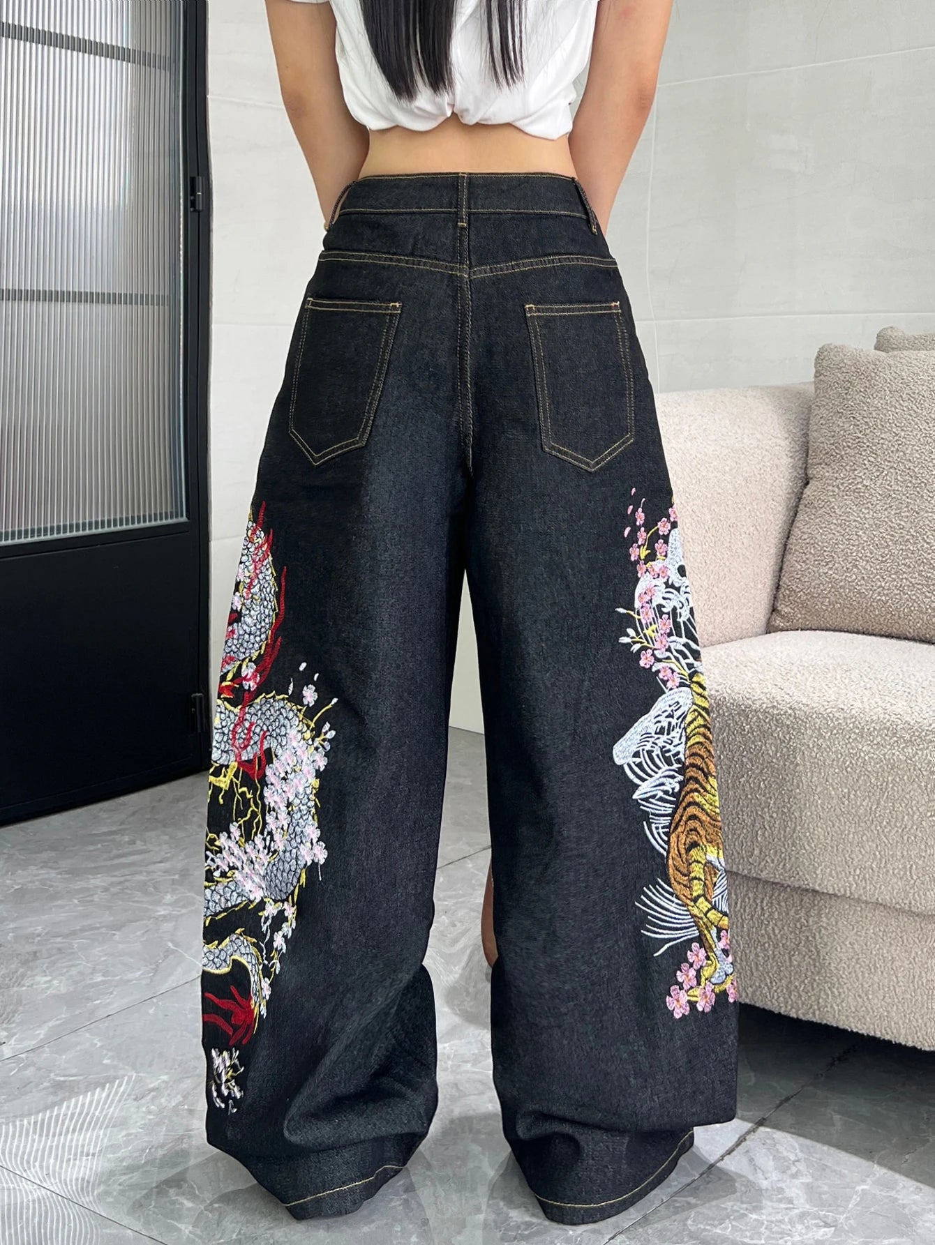 1 Pc American Retro Dragon And Tiger Embroidered Loose Jeans For Women, Street Hip-Hop Fashion Versatile Black Wide-Leg Pants