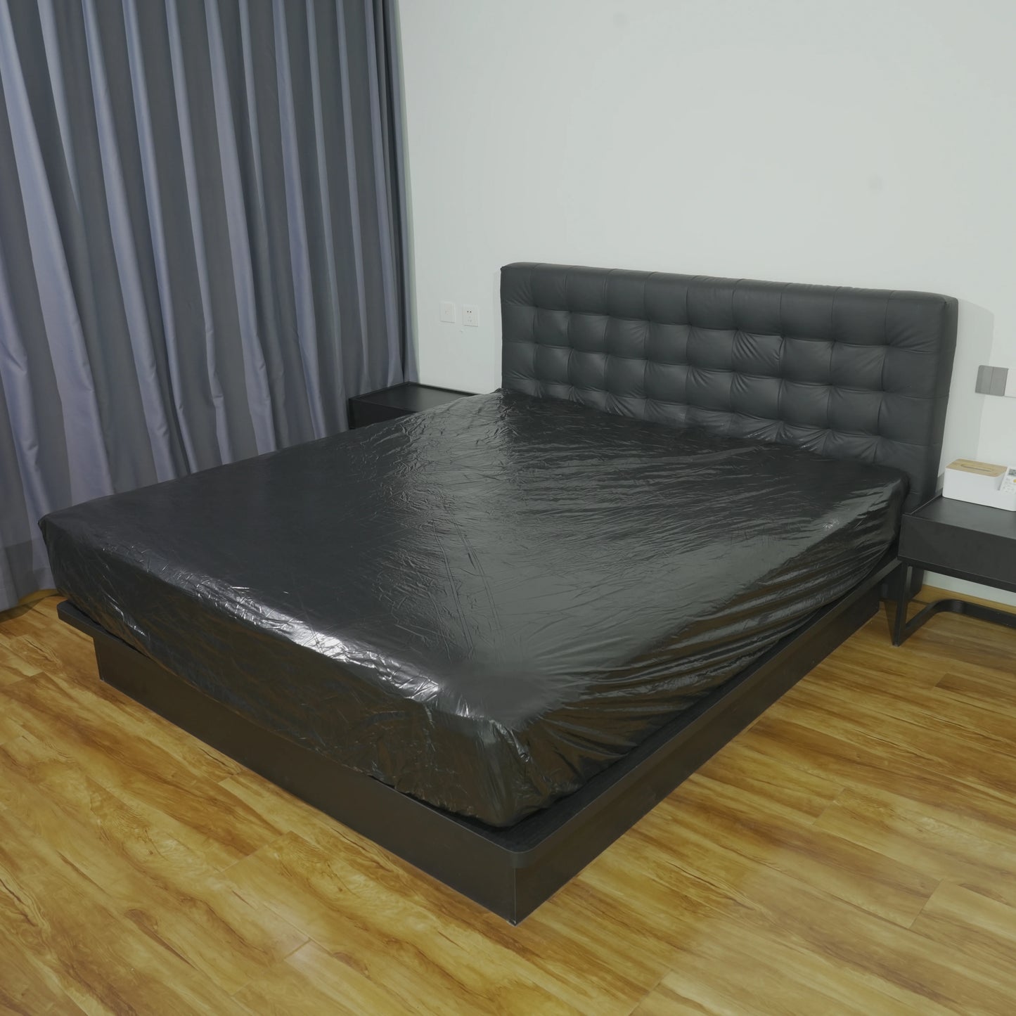 1pcs PVC Waterproof Mattress Protection Sheet, Soft and Skin-Friendly, Deep Pockets Adjustable, Suitable for Hotels and Bedrooms