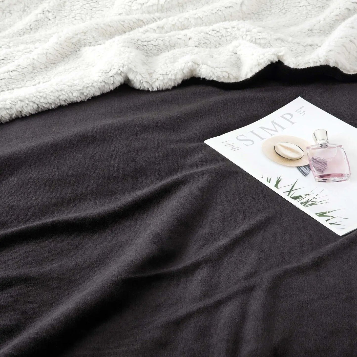 Sherpa Fleece Blanket Throw Black Soft Reversible Thick Plush Blankets Microfiber Winter Bed Blanket for Camping Couch Sofa