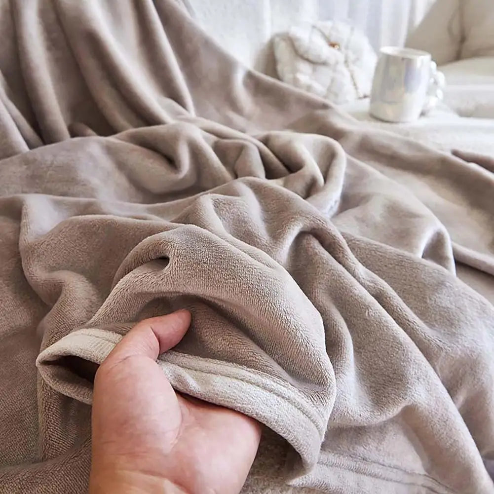 Soft Flannel Fleece Throw Blanket Solid Color Lightweight Plush Blanket for Bed Sofa Couch All Season Nap Blanket
