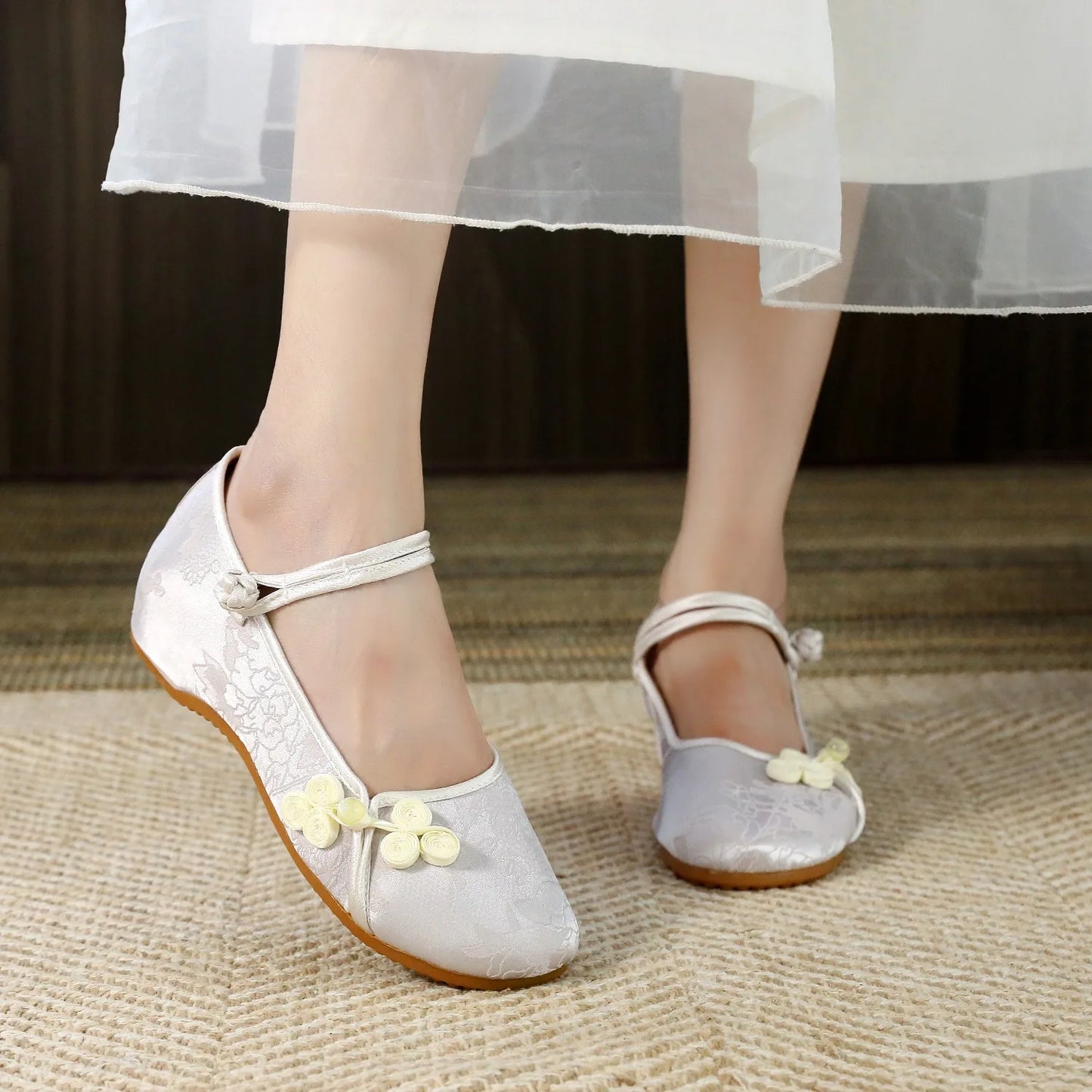 Embroidery Old Beijing Cloth Shoes Streetwear Embroidery Casual Vintage Cheongsam Autumn Sneakers Women Shoes Ethnic Style