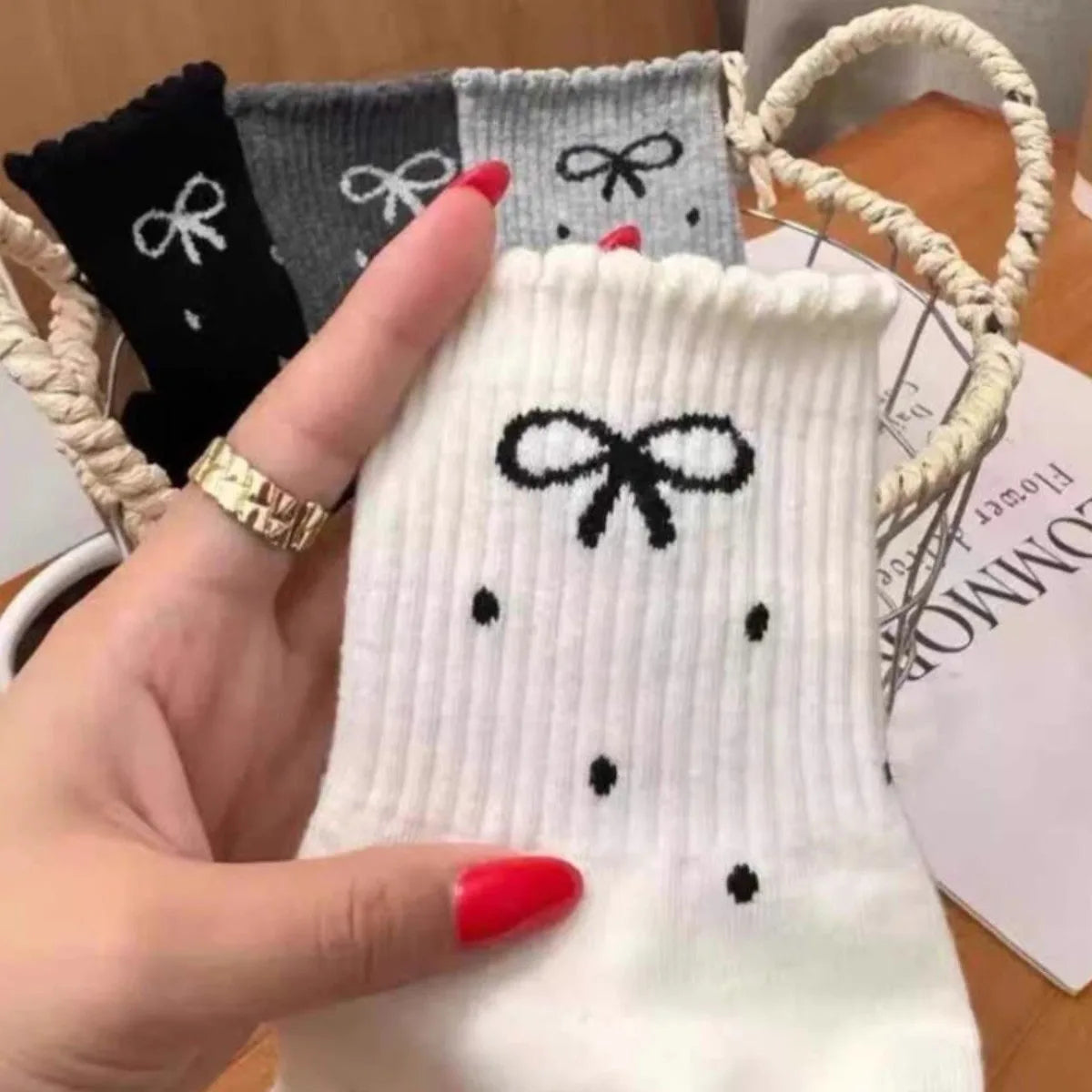 4Pairs Cute Dots Socks Cotton Harajuku Vintage Streetwear Crew Sock Japanese Kawaii Women Ruffle Dot Sock with Bow Girl's Gift