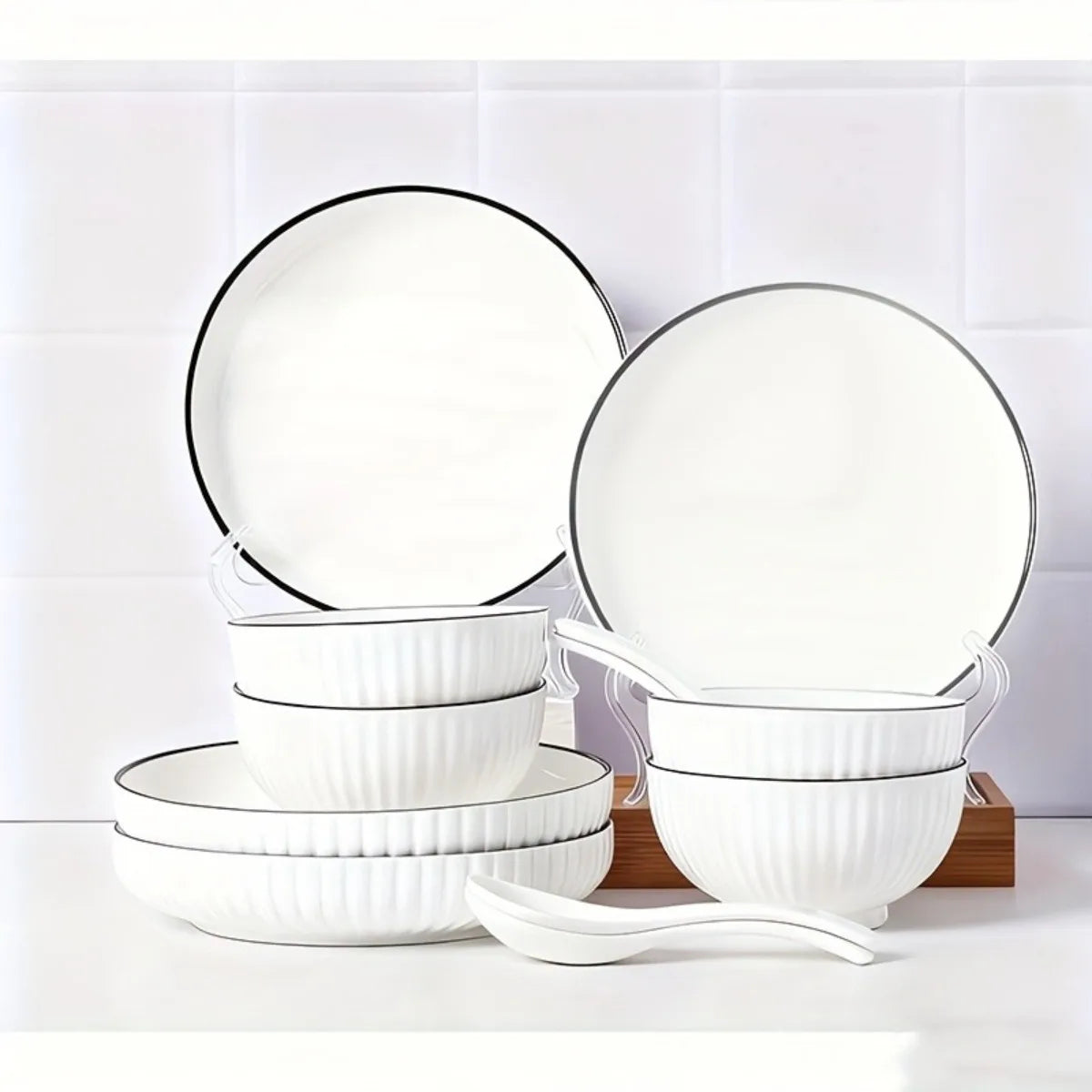 12-piece set Yamada Japanese Style Ceramic Dinnerware Set White & Black Underglaze Traditional Design Porcelain Bowls And Plates