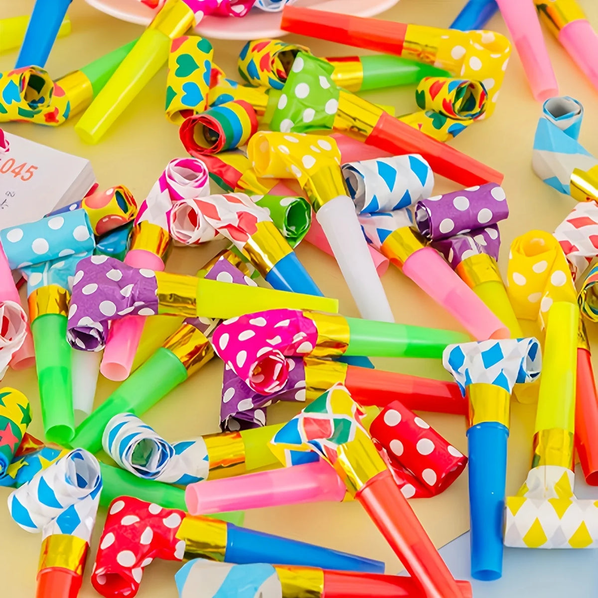 28/56pcs Long Nosed Whistle Creative Party Sounding Atmosphere Making Props Plastic Party Blowers Fun Whistles ZSY
