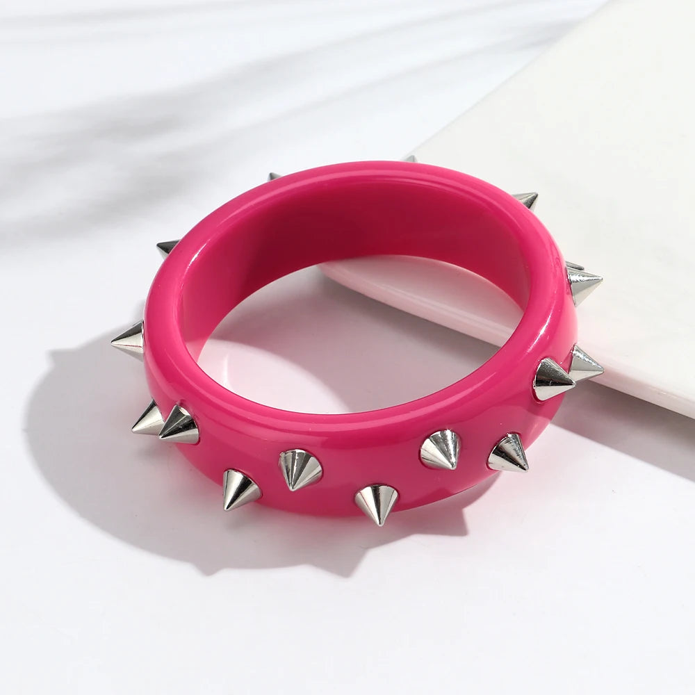 Fashion Pink Acrylic Rivets Round Bangle Bracelets for Women Novelty Geometric Chunky Cuff Bangles Y2K Jewelry Gifts Accessory