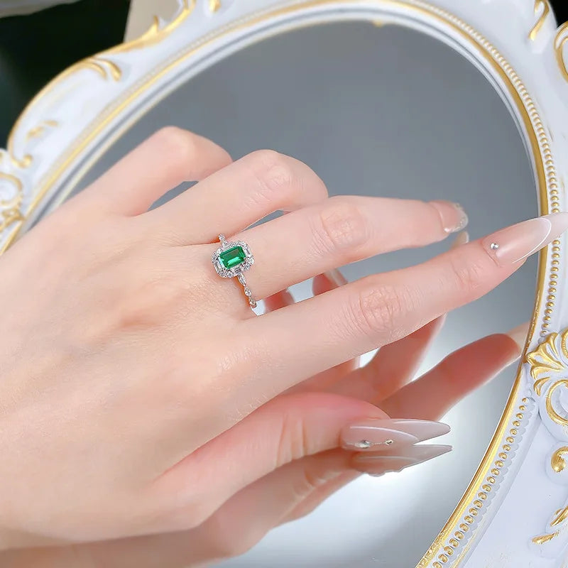 Luxury 18K white Solid Platinum PT950 certifid set with 4*6 imitation emerald ring for women, small, exquisite and versatile