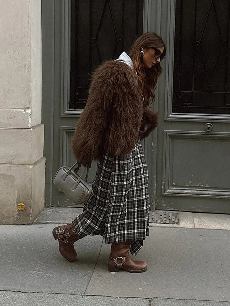 Elegant Green Faux Fur Short Jacket Women Chic Long Sleeve Loose Cardigan Jackets Lady 2025 Winter Daily Vacation Street Outwear