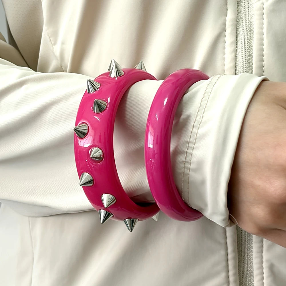 Fashion Pink Acrylic Rivets Round Bangle Bracelets for Women Novelty Geometric Chunky Cuff Bangles Y2K Jewelry Gifts Accessory