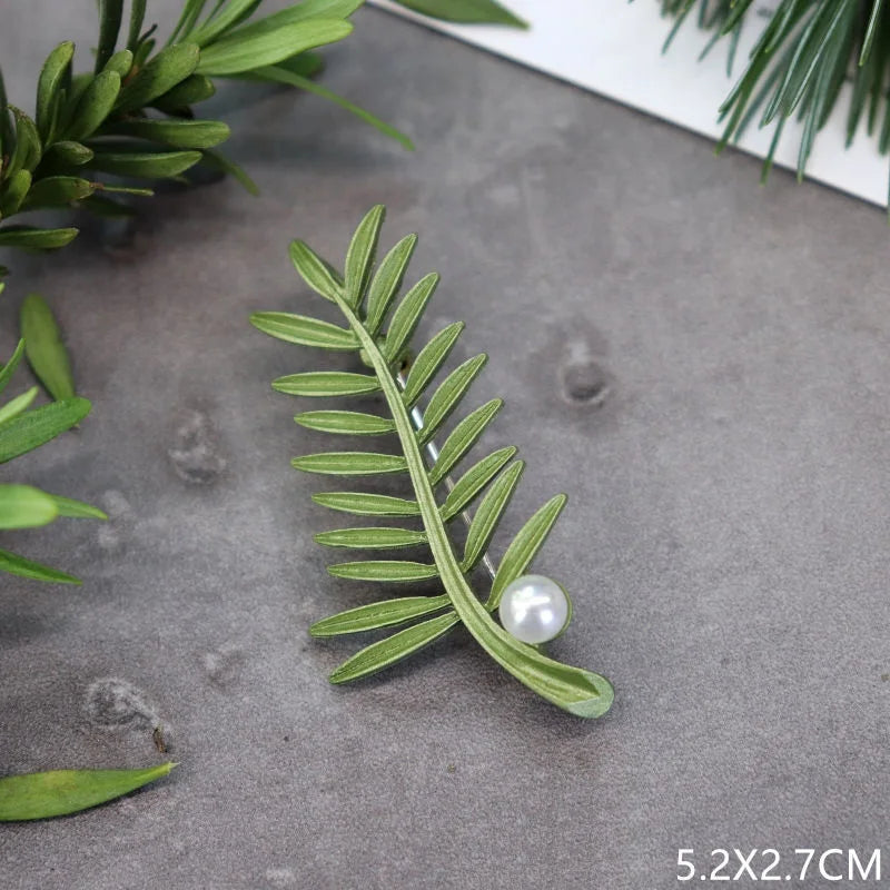 Creative Handmade Exquisite Green Plant Brooch Corsage Woman Retro Pearl Brooches Coat Accessories Jewelry