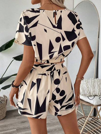 Women's Fashion Two-Piece Set - Leaf Pattern Printed Waist-Cinching Short-Sleeved T-Shirt + Printed Shorts Set